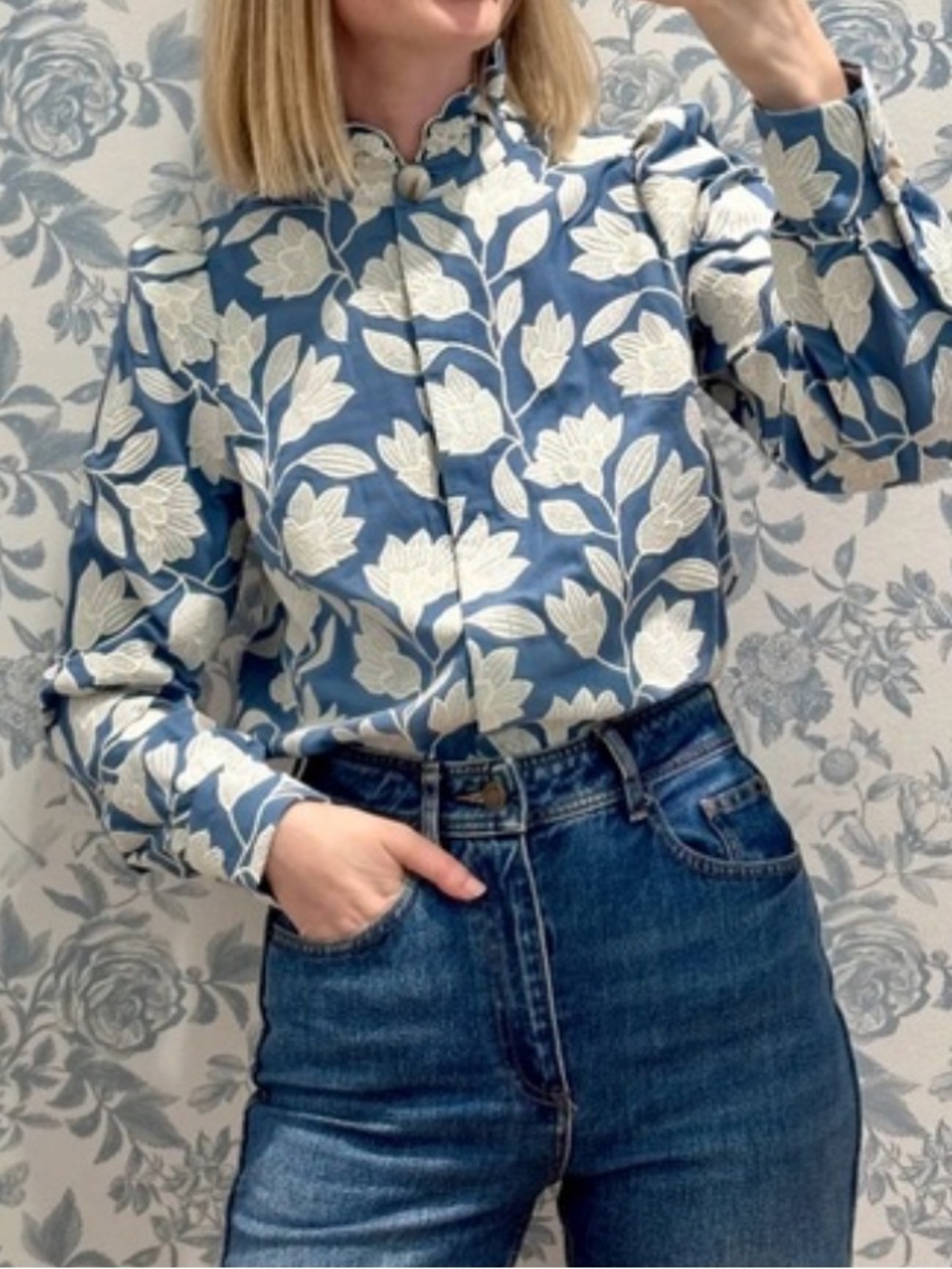 👒☀️Sezane Ambre Shirt - Ecru flowers/blue background with contrasting embroidery